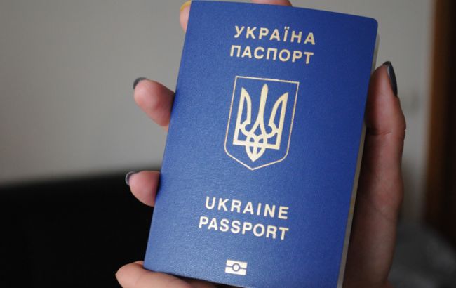 За биометрическими паспортами обратилось уже 300 тыс. украинцев, - МВД