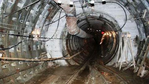 В Киеве на Саксаганского прорвало канализационный коллектор