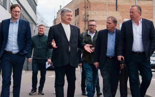 Порошенко призвал Запад ускорить поставки оружия для ВСУ