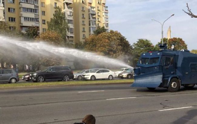 У Мінську розігнали водометами протестувальників