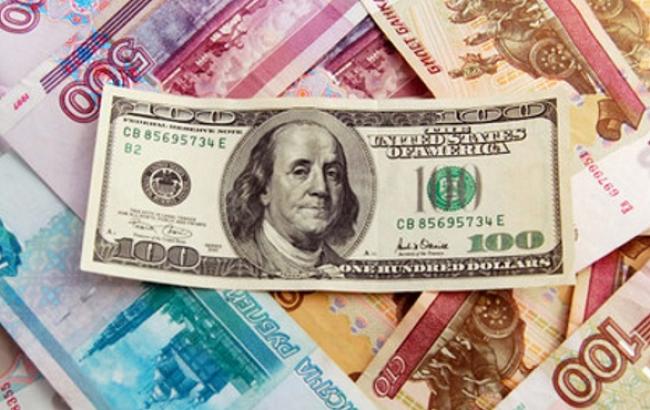 У Росії біржовий курс долара впав нижче 63 рублів