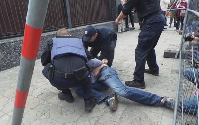 У сутичці під російським посольством затримано депутата Київради