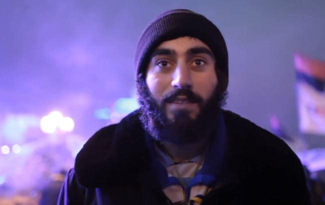 Портрет протестующего Нигояна создали в технике Петриковской росписи