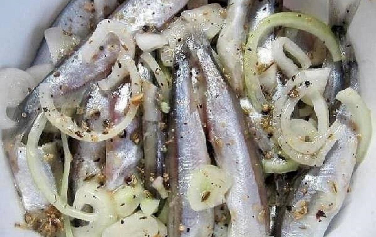 Жодної гривні магазинам. Як за копійки замаринувати мойву, що смачніша за будь-який делікатес