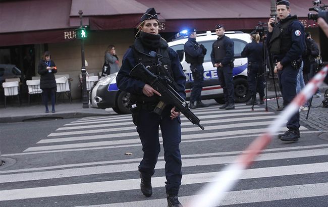 В Париже неизвестный напал с ножом на пассажира трамвая