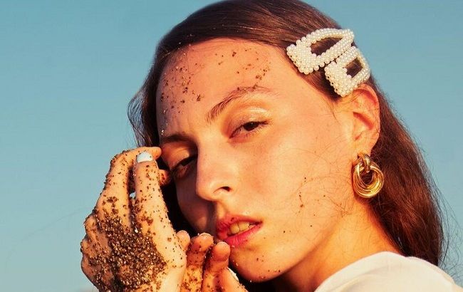 Дочь Поляковой честно ответила на провокационные вопросы про маму