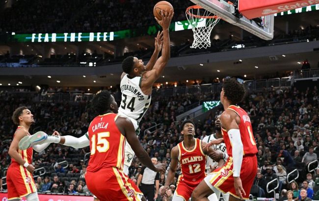 Лідер "Мілуокі" оформив розкішний данк однією рукою: момент дня в НБА