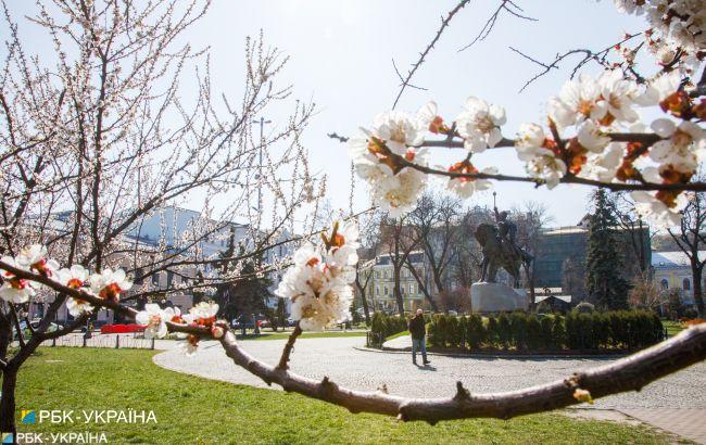 Синоптики прогнозують теплий квітень, але не по всій Україні