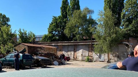 Автовикрадач в Полтаві взяв в заручники поліцейського і їде до Києва: що відомо