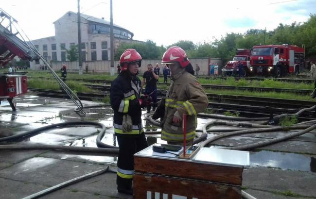 У Львові ліквідували пожежу в локомотивному депо