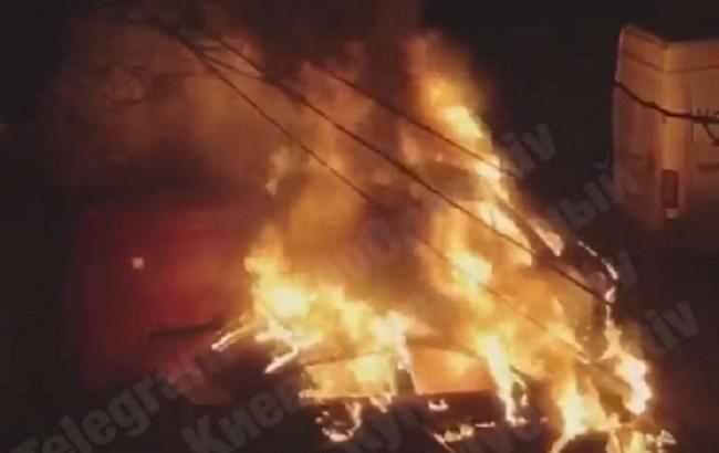 У Києві спалили три автомобілі (відео)