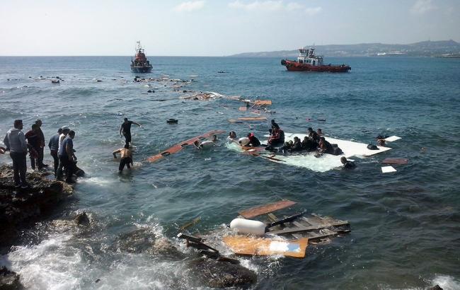 Біля берегів Греції перекинувся човен з мігрантами, є загиблі