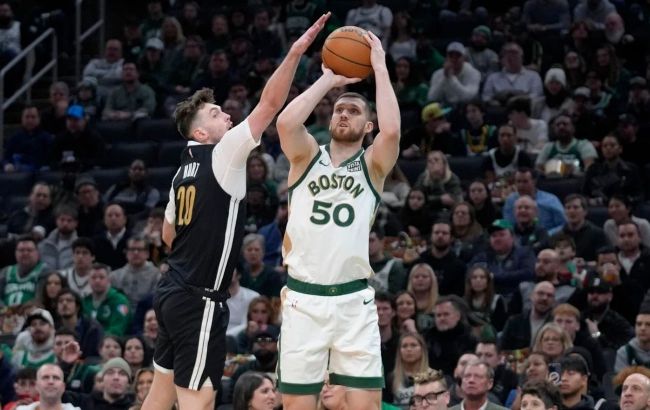 Михайлюк с мелочью минут принял участие в разгроме "Мемфиса" в НБА: хайлайты украинца