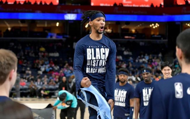 Форвард "Мемфиса" превратил аллей-уп в зрелищный данк: момент дня в НБА