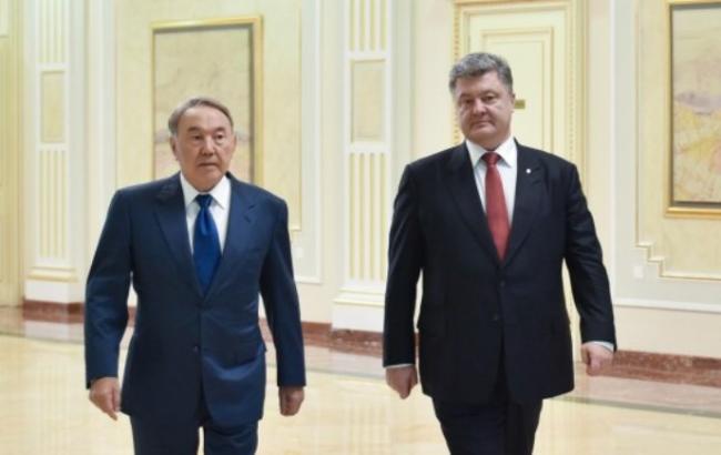 Порошенко обговорив з Назарбаєвим заборона Росії на транзитні перевезення
