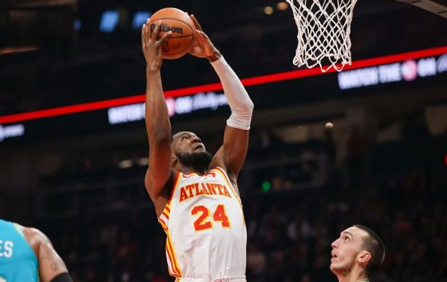 Африканец из "Атланты" вколотил зрелищный данк в разгроме "Шарлотта": момент дня в НБА