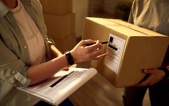 Штрафи, виграші й підставні посилки: українців попередили про нові схеми шахраїв