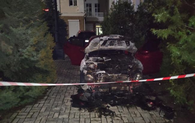 В Херсоне подожгли авто доверенного лица кандидата в нардепы