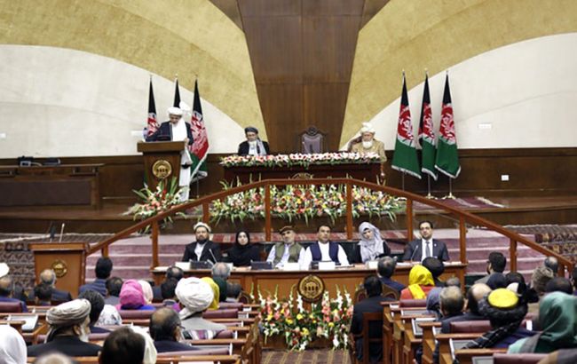 В Афганистане заседание нового парламента закончилось дракой за пост спикера
