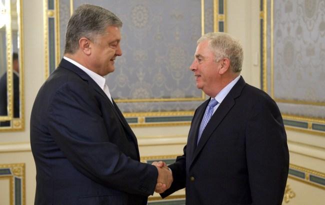Порошенко обсудил с американским генералом Абизейдом усиление оборонных возможностей Украины