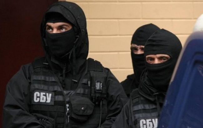 СБУ эвакуирует людей под Мукачево в районе окруженных бойцов "Правого сектора"