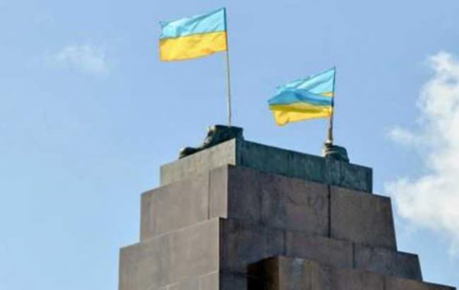 В Харькове постамент упавшего Ленина заменят лавочками и фонтаном