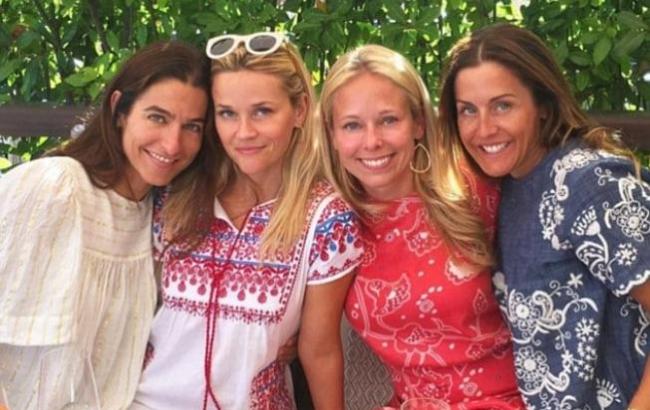 Голливудская актриса прогулялась по Венеции в вышиванке