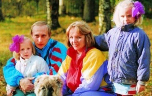 Журналісти опублікували досьє на дочок Путіна