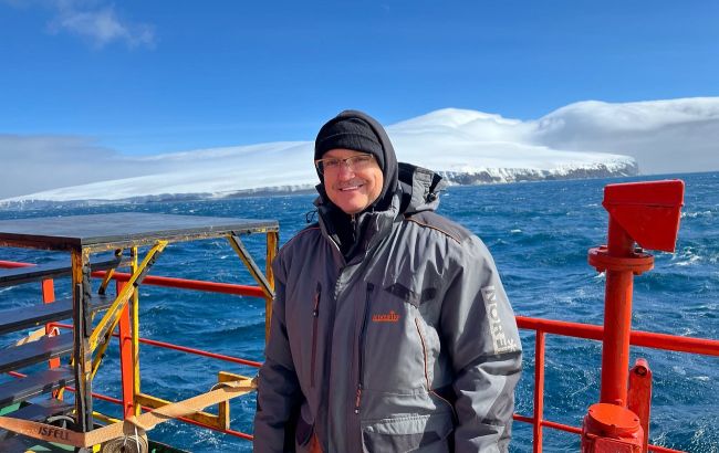 "Туди не купиш квиток і за мільйон": як українець досліджує найвіддаленіші острови світу