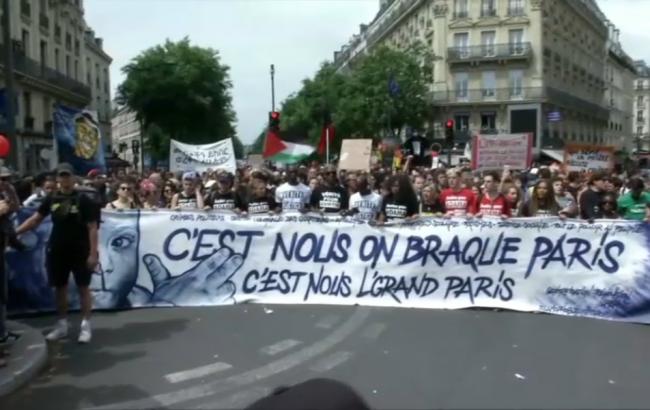 Кількість затриманих на мітингах в Парижі зростає