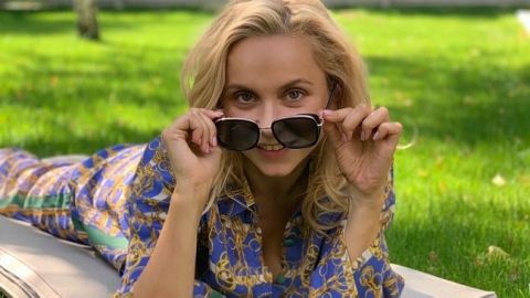 "Зефірка": Лілія Ребрик сяяла тотал-pink образом на зйомках