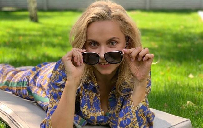 "Чарівна": Лілія Ребрик зачарувала фігурою в небесно-блакитній сукні