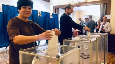 У Варшаві українці почали голосувати на виборах