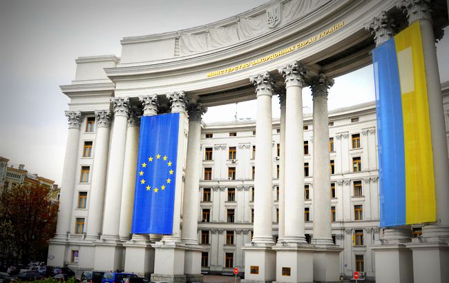 В Украину вернулись два члена экипажа арестованного в Ливии судна, - МИД