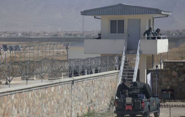 В Афганістані таліби напали на в'язницю і звільнили сотні ув'язнених