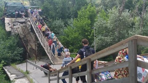 Боевики не пускают украинских саперов на другую сторону моста Станицы Луганской