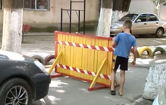 "На морозиво": в Одесі діти організували прибутковий "рекет" на водіях (відео)
