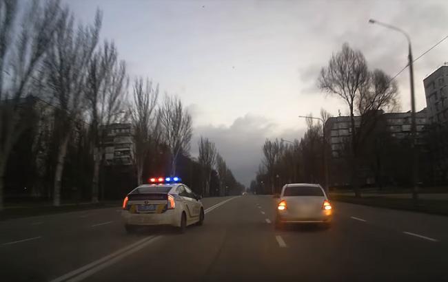 У Запоріжжі поліція влаштувала погоню за водієм, який поспішав до церкви (відео)