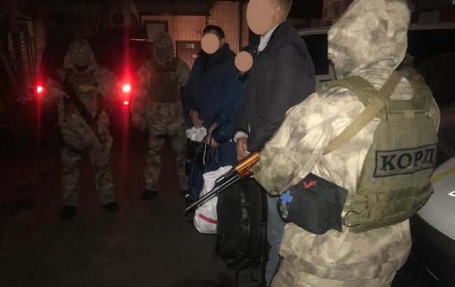Суд арештув трьох шахраїв, які виманювали гроші у жителів Криму