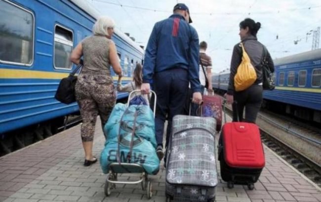 У 45% переселенцев с Донбасса есть деньги только на еду, - исследование