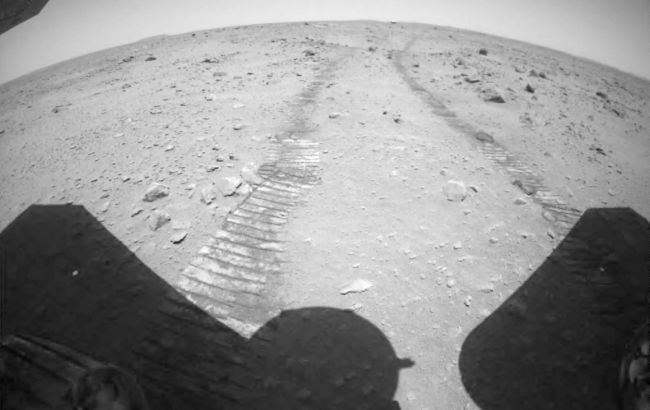 Китай опублікував нові фото поверхні Марса  