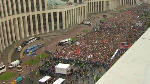 У Москві на мітинг вийшли близько 30 тисяч осіб