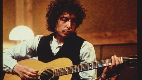 Нобелевского лауреата Боба Дилана обвинили в изнасиловании несовершеннолетней