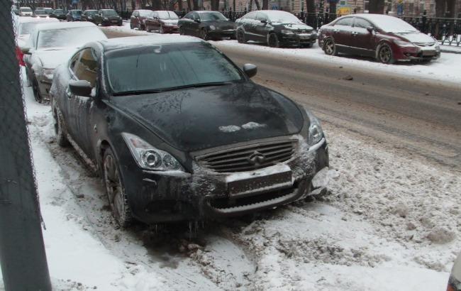 Полицейские просят водителей правильно парковаться из-за снегопада