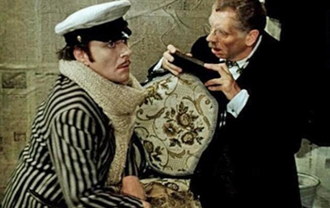 "12 стульев": в Сочи сторож украл &euro;100 тыс., зашитые в мебель