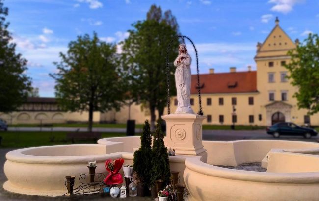 У Львівській області осквернили фігуру Матері Божої: поліція шукає зловмисника