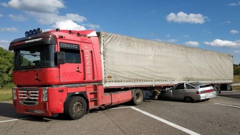 В Харьковской области в ДТП с грузовиком погибли трое человек