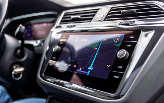 6 критичних недоліків Android Auto, які дратують водіїв