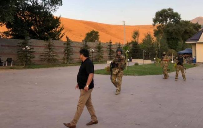 Прихильники Атамбаєва намагаються перешкодити спецназу затримати екс-президента