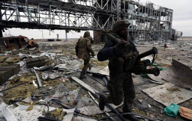 Возле донецкого аэропорта на фугасе подорвались 3 военных, 1 - погиб, - штаб